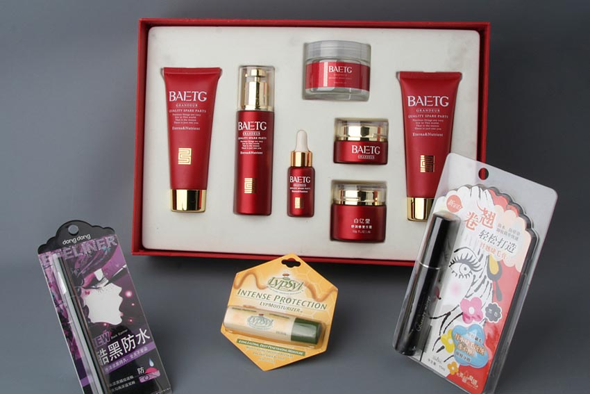 植絨化(hua)妝品吸塑内托